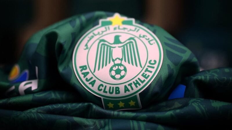 هيئة منخرطي الرجاء الرياضي تتبرأ من بلاغ منسوب إليها وتلوّح باللجوء إلى القضاء